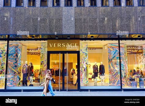 versace düsseldorf schließt|Luxus Shopping Düsseldorf (18 Stores): Burberry, Versace, .